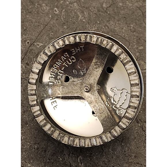 Pampered Chef 3" Cut-N-Seal Pastry and Sandwich Maker Press - Picture 4 of 4